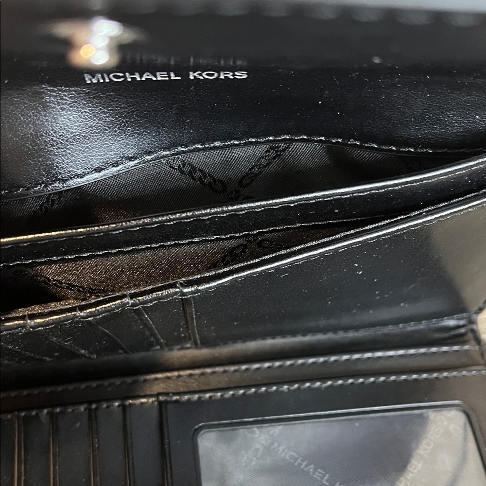 MICHAEL KORS JET SET TRAVEL - MK Signature Leather Studded -Large Trifold Wallet - Picture 10 of 10